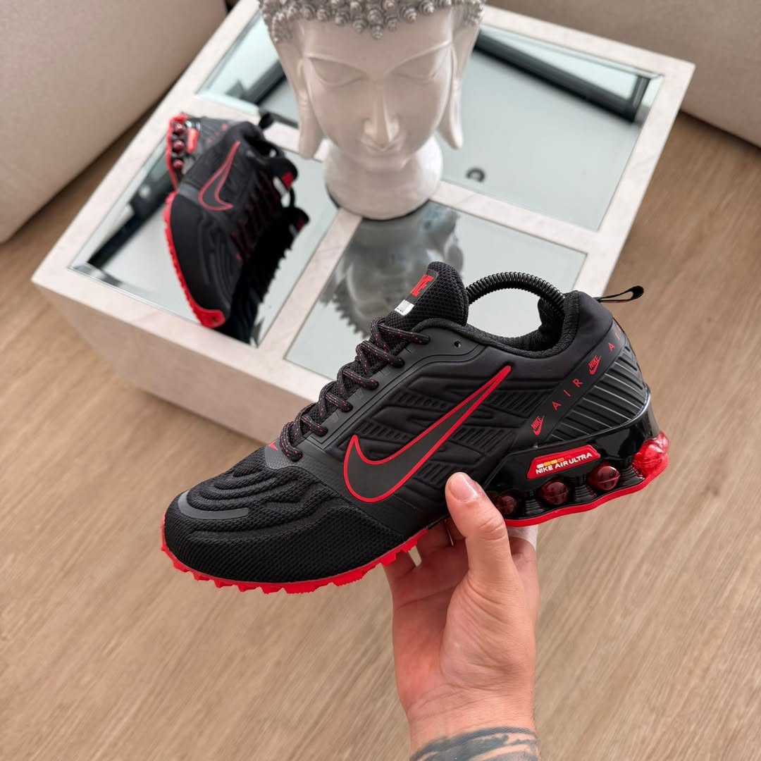 Original Black/Red Nike Air Max Sneakers