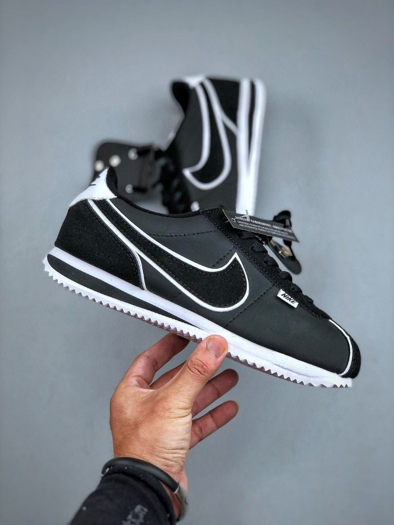 NK Classic Cortez Black Running Shoes