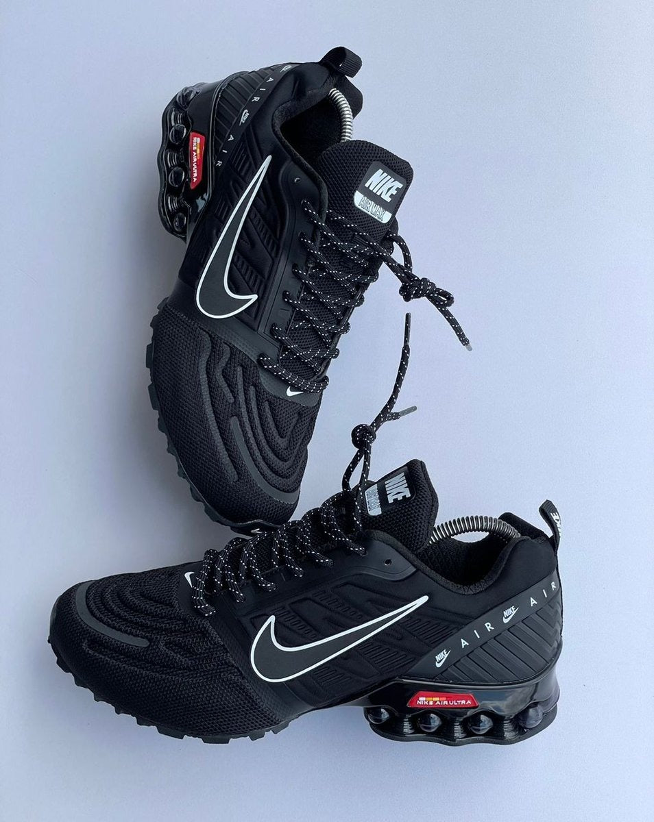 Original Black/Red Nike Air Max Sneakers